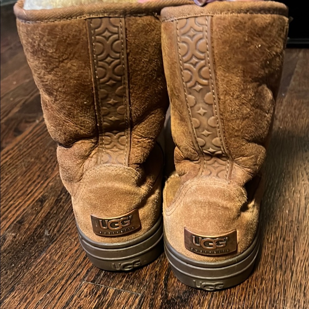 UGG LUXE Brown Boots size 9 - NEW!
